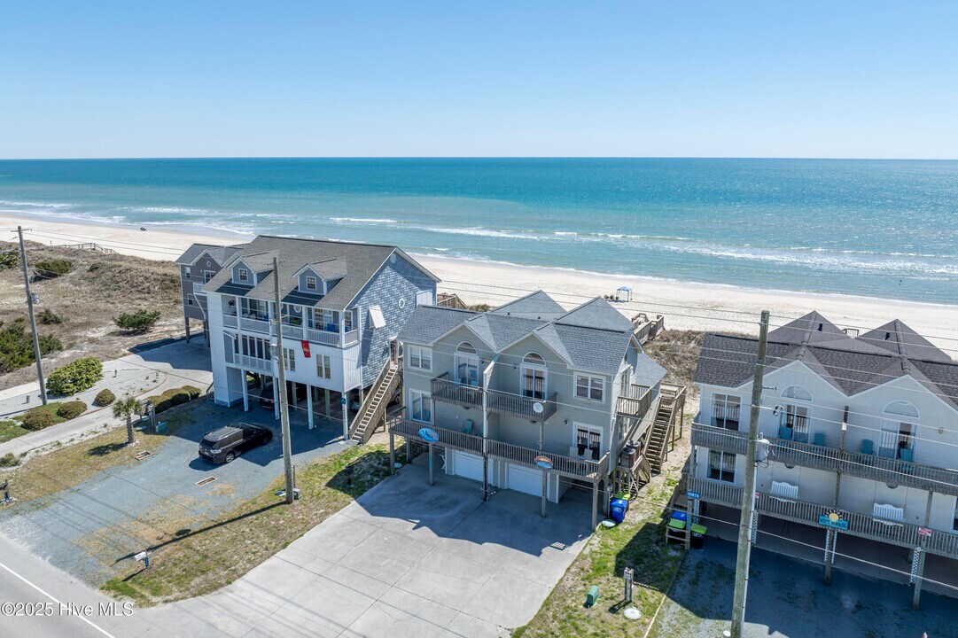 3994 Island Dr in North Topsail Beach, NC - Building Photo