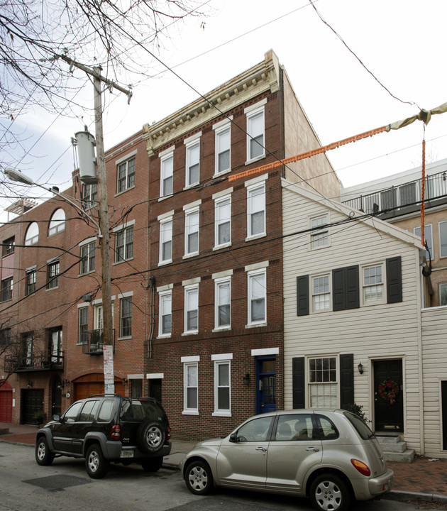 126 Bainbridge in Philadelphia, PA - Building Photo