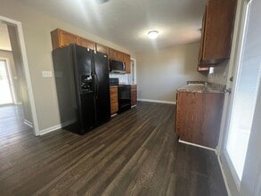 557 Plum Springs Rd in Bowling Green, KY - Building Photo - Building Photo