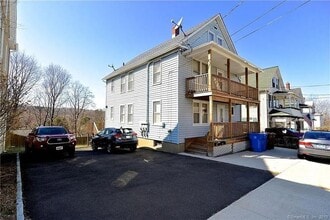 83 Kneen St in Shelton, CT - Building Photo - Building Photo