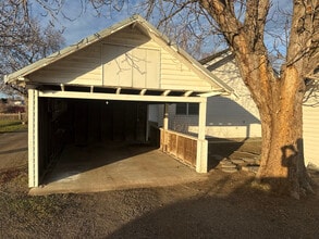 435 Byron Rd in Prosser, WA - Foto de edificio - Building Photo