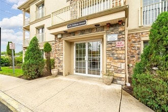 24 N De Baun Ave in Airmont, NY - Building Photo - Building Photo