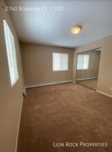 2740 Rosalyn Ct in Minneapolis, MN - Building Photo - Building Photo