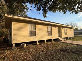 346 Richard St in Sunset, LA - Building Photo