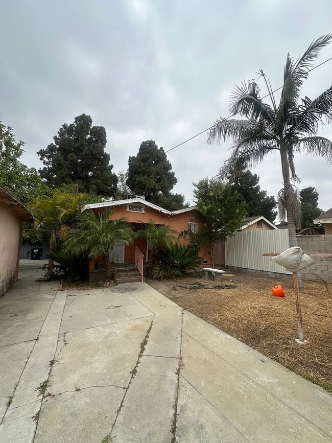property at 7805 Whitsett Ave