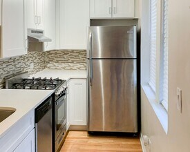 2510 W Leland Ave, Unit A in Chicago, IL - Foto de edificio - Building Photo