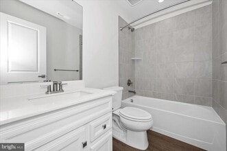 19822 Habitat Ter in Montgomery Village, MD - Foto de edificio - Building Photo