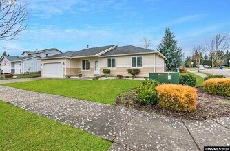 1096 Fuji Ln in Lebanon, OR - Building Photo - Building Photo