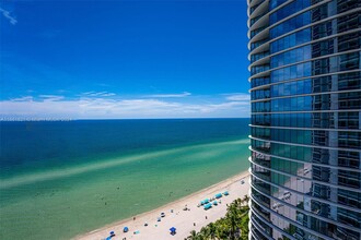 16999 Collins Ave, Unit 1104 in Sunny Isles Beach, FL - Foto de edificio - Building Photo