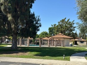 1930 S Royal Oaks Dr in Visalia, CA - Building Photo - Building Photo