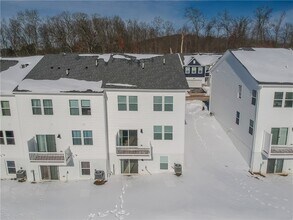 122 Scotland Ln in Harmony, PA - Foto de edificio - Building Photo