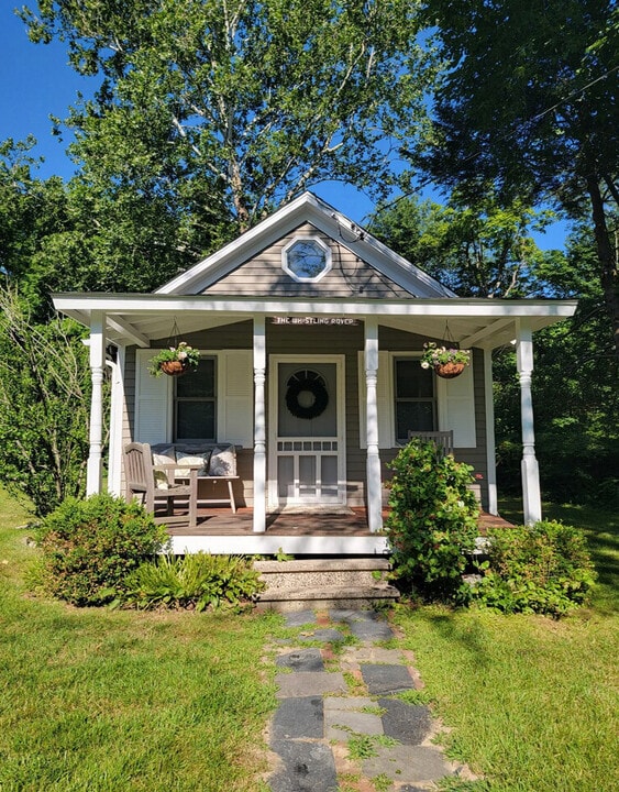 2 Shut Rd in Newtown, CT - Building Photo