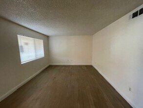 2709 Villalovos Ct in Bakersfield, CA - Building Photo - Building Photo
