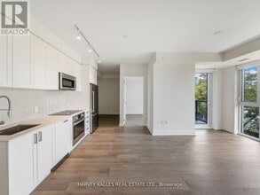 293 The Kingsway in Toronto, ON - Building Photo - Building Photo