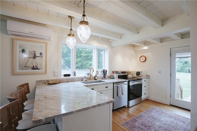 10 Pasadena Ave in Westerly, RI - Building Photo - Building Photo