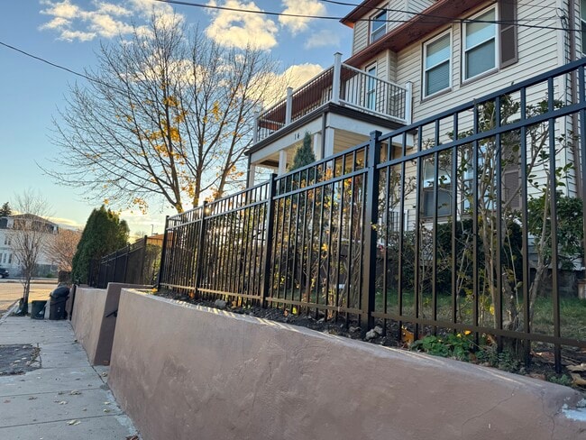14 Hazelwood St, Unit 2