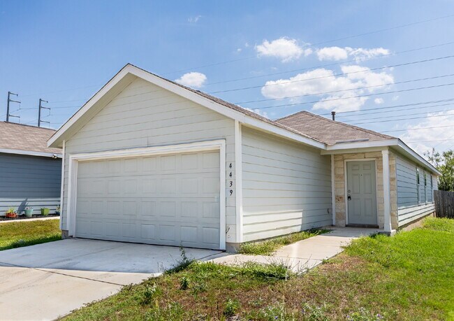 4439 Zoe Pass in San Antonio, TX - Building Photo - Building Photo