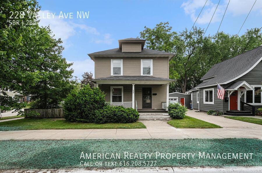 228 Valley Ave NW in Grand Rapids, MI - Building Photo