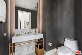 211 Elm Ct in Los Angeles, CA - Foto de edificio - Building Photo