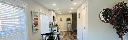 611 W Page Ave in Dallas, TX - Foto de edificio - Building Photo