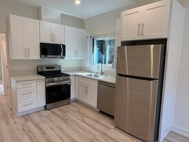 22119 San Miguel St in Woodland Hills, CA - Building Photo