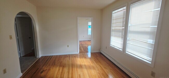 160 4th St in Bridgeport, CT - Building Photo - Building Photo