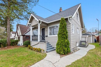 8211 20th Ave NE in Seattle, WA - Building Photo - Building Photo