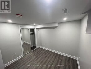 40 Cotswold Ct in Halton Hills, ON - Building Photo - Building Photo