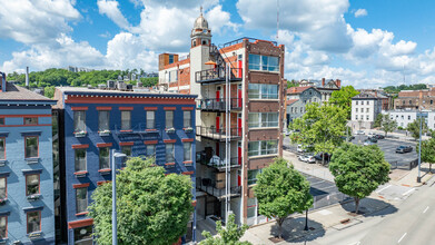 Rosmur Vue Condominiums in Cincinnati, OH - Foto de edificio - Building Photo