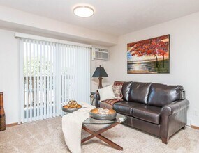 1632 S Doodler Dr-Unit -90 in Sioux Falls, SD - Building Photo - Building Photo