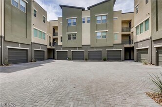 11231 Hidden Peak Ave in Las Vegas, NV - Foto de edificio - Building Photo