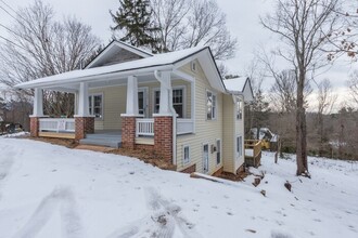 145 Beaver Dr in Asheville, NC - Building Photo - Building Photo