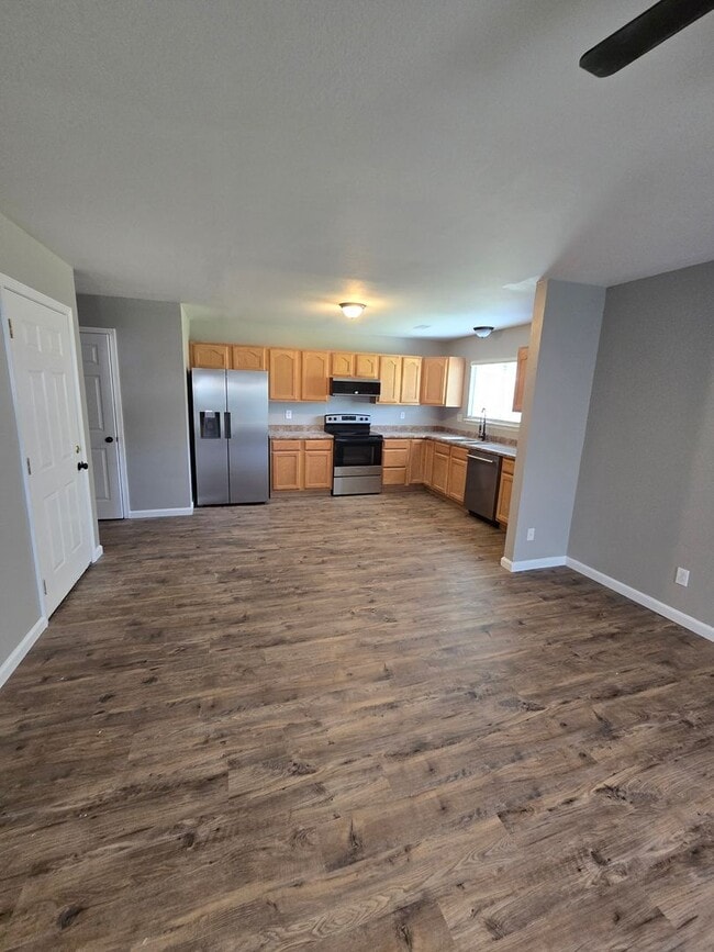 property at 413 Shade Tree Ln
