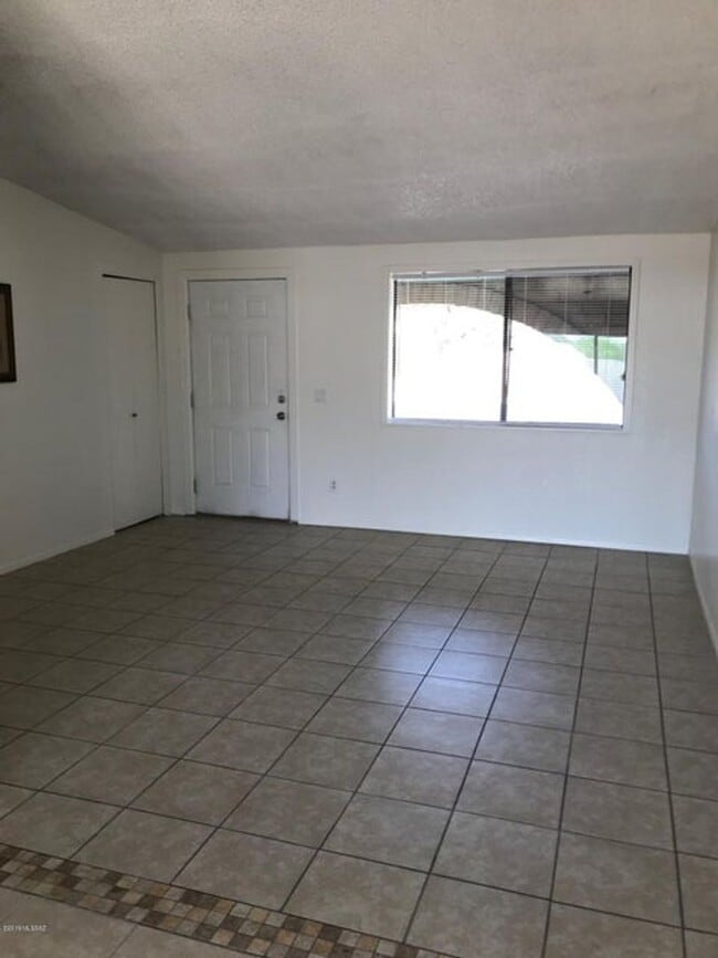 2411 W Oracle Jaynes Station Rd in Tucson, AZ - Building Photo - Building Photo