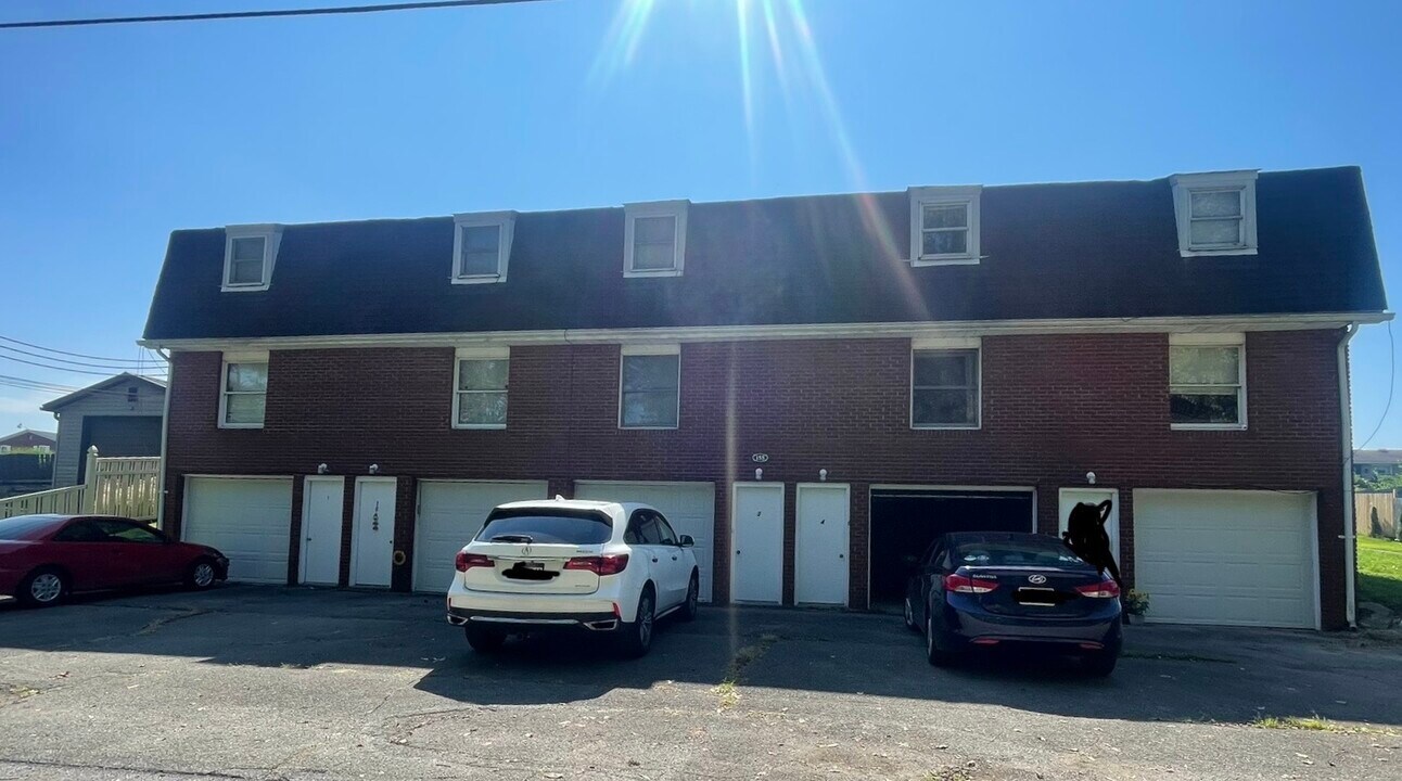 155 Garfield Way in Follansbee, WV - Building Photo