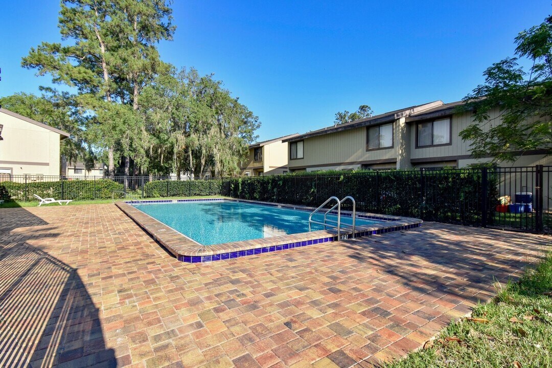 2300 SW 43rd St in Gainesville, FL - Building Photo