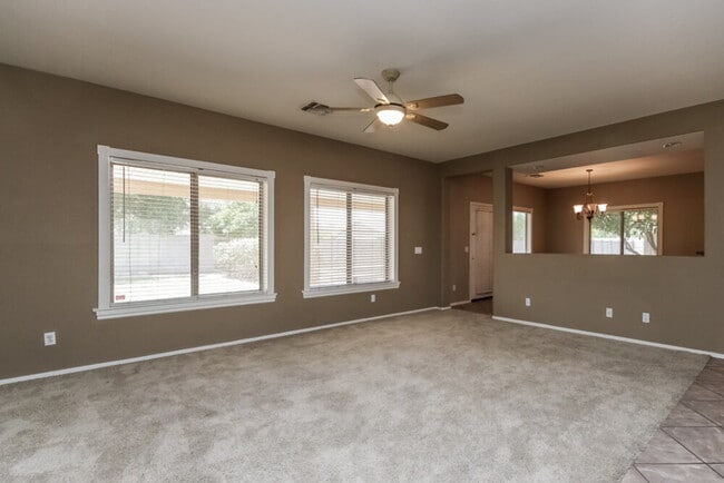 1081 E Horseshoe Dr in Chandler, AZ - Foto de edificio - Building Photo