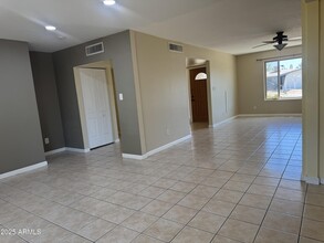 1946 E Ellis Dr in Tempe, AZ - Foto de edificio - Building Photo
