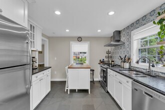 140 Dunk Rock Rd in Guilford, CT - Building Photo - Building Photo
