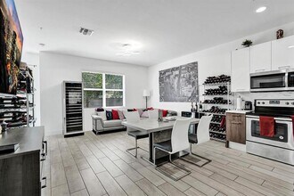 480 NE 35th Ct in Oakland Park, FL - Building Photo - Building Photo