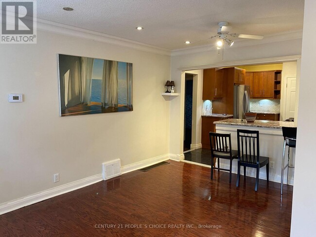 3 Coe Hill Dr in Toronto, ON - Building Photo - Building Photo