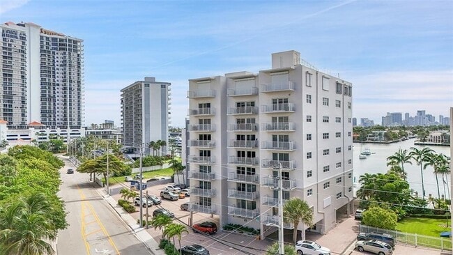 95 N Birch Rd, Unit 302 in Fort Lauderdale, FL - Building Photo - Building Photo