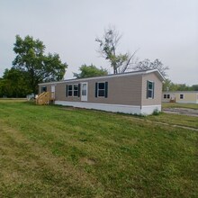 106 Palm View Dr in La Fontaine, IN - Building Photo - Building Photo