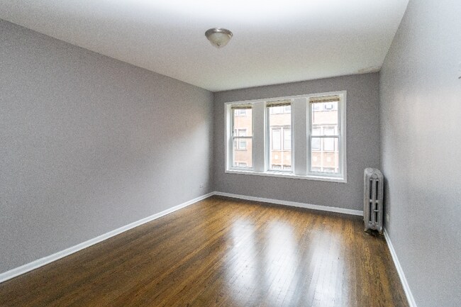 7038 S Chappel Ave in Chicago, IL - Building Photo - Building Photo