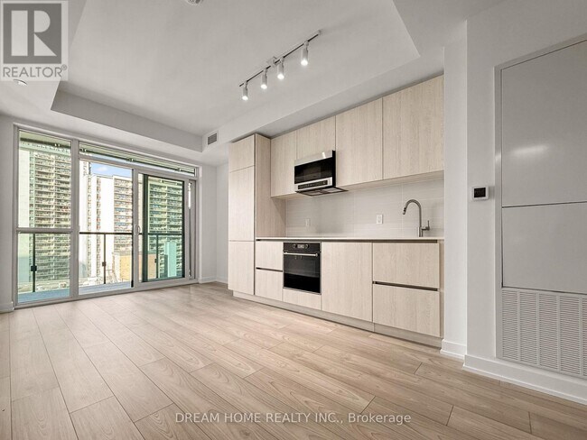 120 Broadway Ave in Toronto, ON - Building Photo - Building Photo