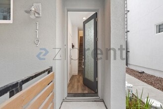 119 Mabuhay Way in Daly City, CA - Foto de edificio - Building Photo