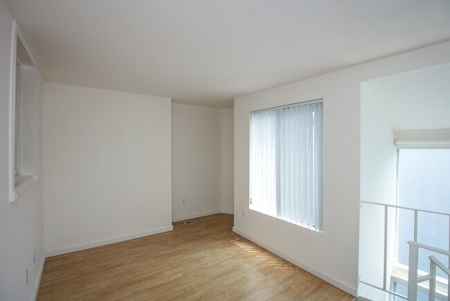 1940 N Highland Ave, Unit #59 in Los Angeles, CA - Building Photo - Building Photo
