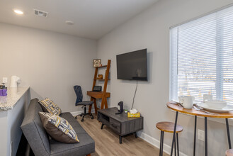 University Digs Apartments in Pittsburg, KS - Building Photo - Interior Photo