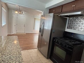 1605 E Greig Ave in Madison Heights, MI - Building Photo - Building Photo
