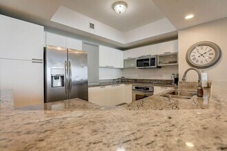 2650 Lake Shore Dr in Riviera Beach, FL - Building Photo - Building Photo